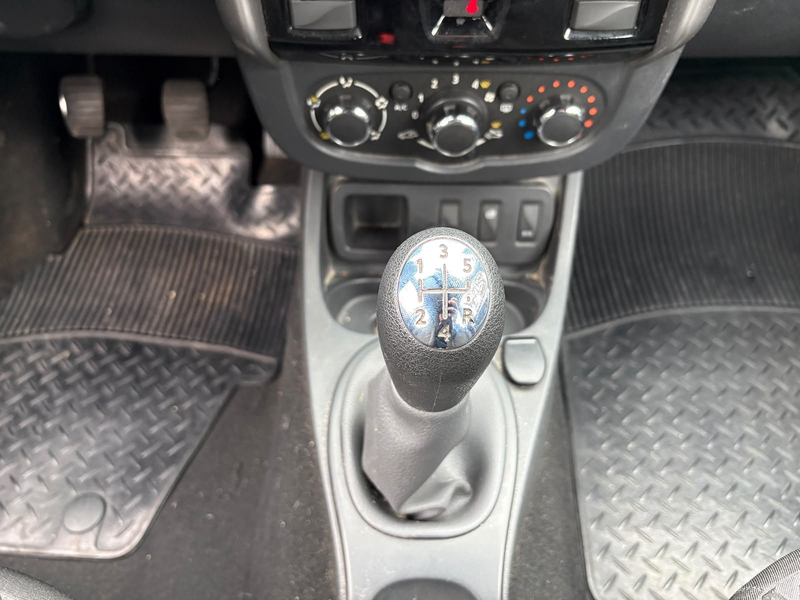 Renault Oroch — foto 15 de 28