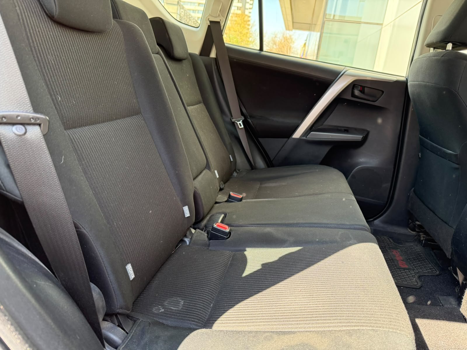 Toyota RAV4 — foto 23 de 25