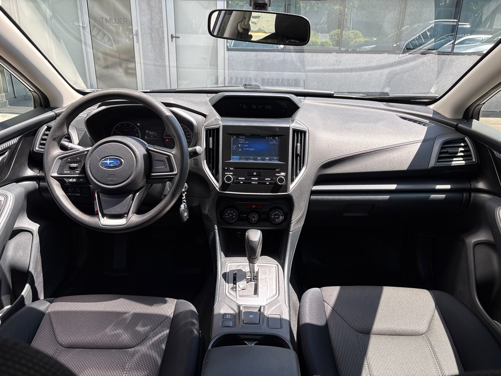 Subaru Impreza — foto 11 de 26